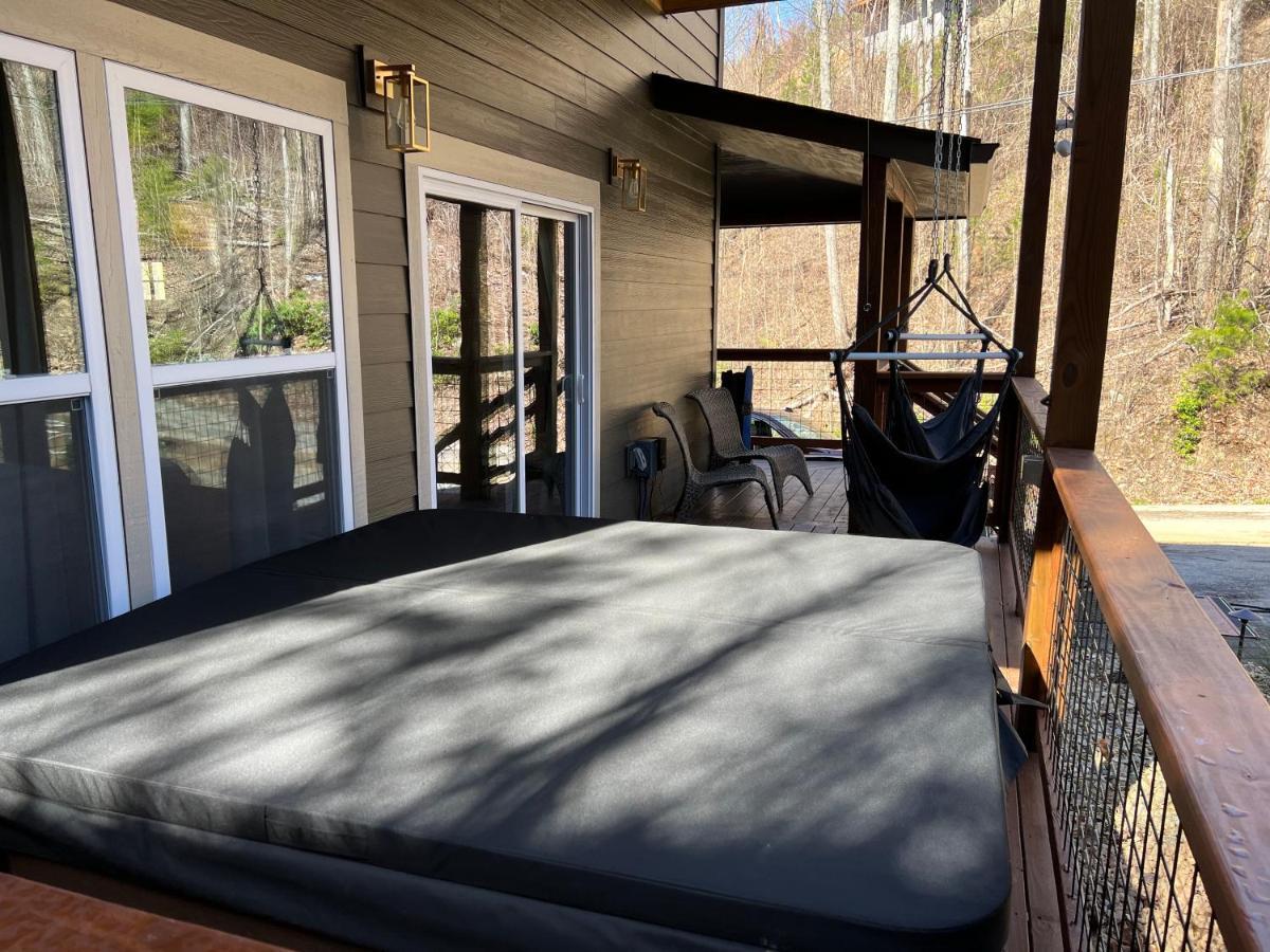Mins To Gburg Sleeps 8 Hot Tub Arcade Area Pool Gatlinburg Exterior foto