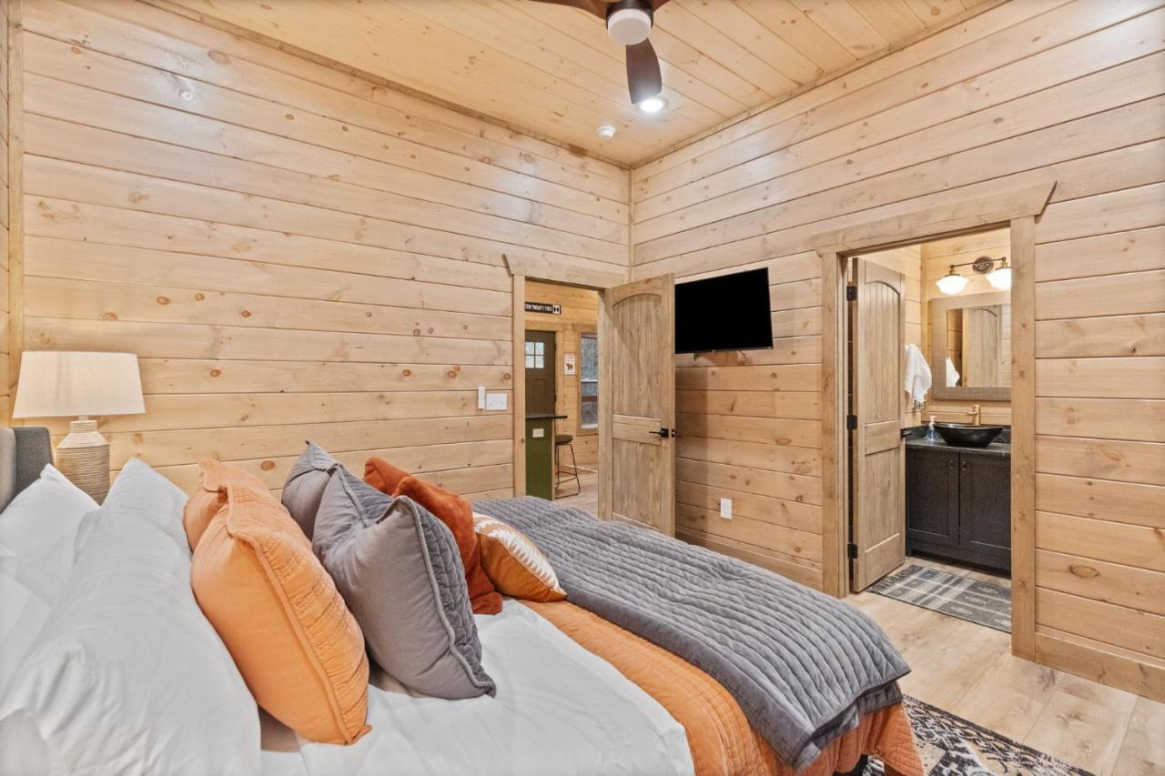 Mins To Gburg Sleeps 8 Hot Tub Arcade Area Pool Gatlinburg Exterior foto