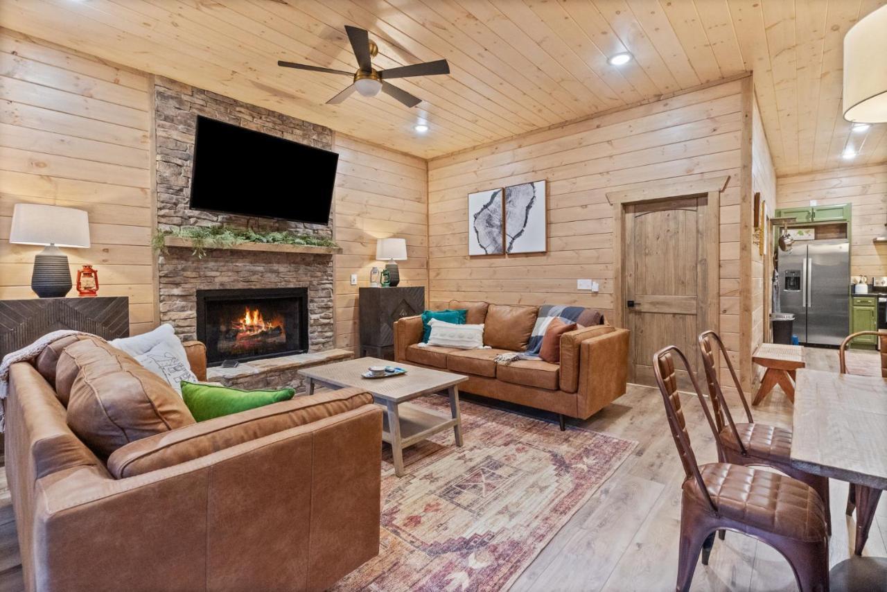 Mins To Gburg Sleeps 8 Hot Tub Arcade Area Pool Gatlinburg Exterior foto