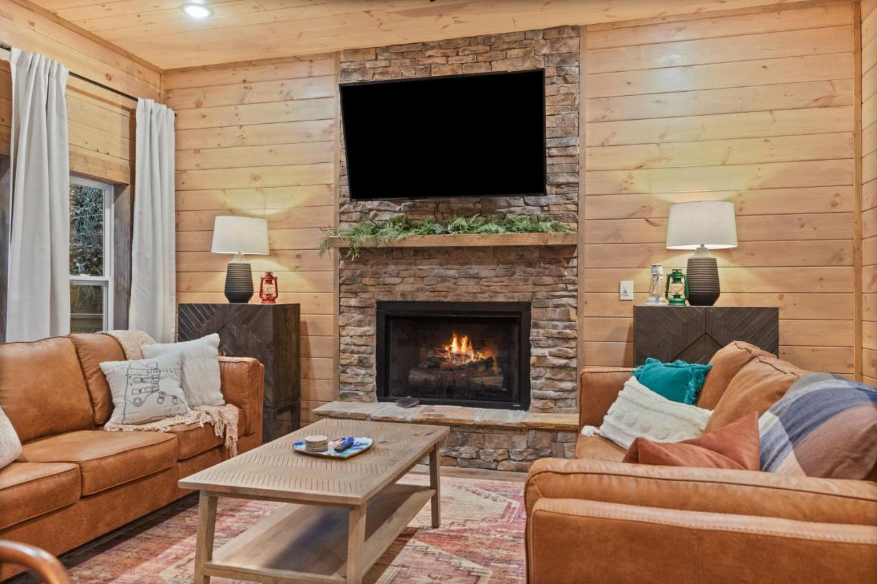Mins To Gburg Sleeps 8 Hot Tub Arcade Area Pool Gatlinburg Exterior foto