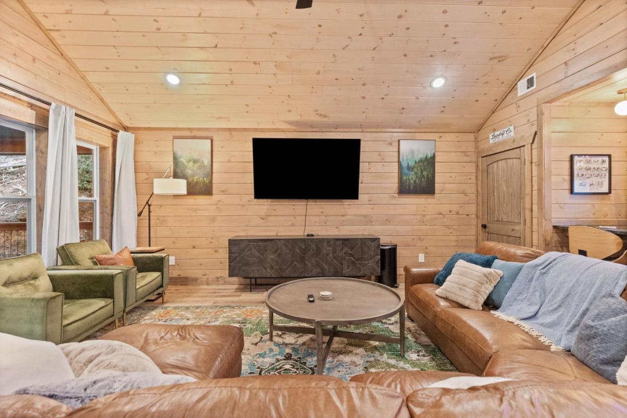 Mins To Gburg Sleeps 8 Hot Tub Arcade Area Pool Gatlinburg Exterior foto