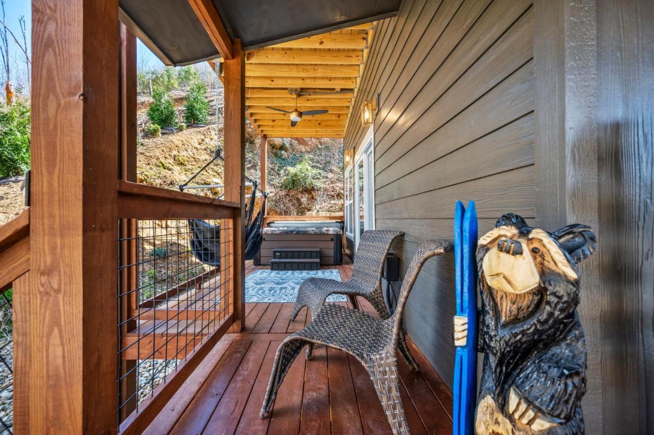 Mins To Gburg Sleeps 8 Hot Tub Arcade Area Pool Gatlinburg Exterior foto