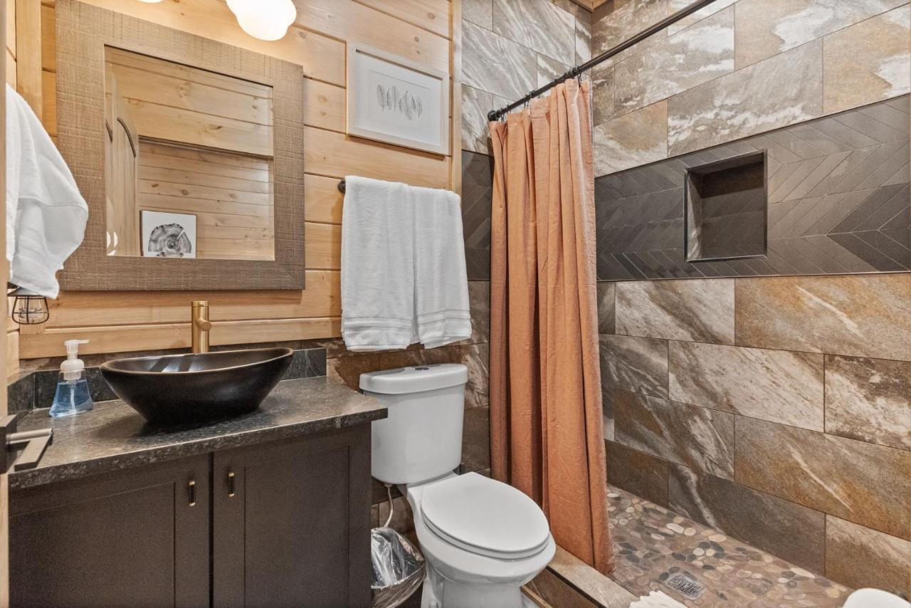 Mins To Gburg Sleeps 8 Hot Tub Arcade Area Pool Gatlinburg Exterior foto