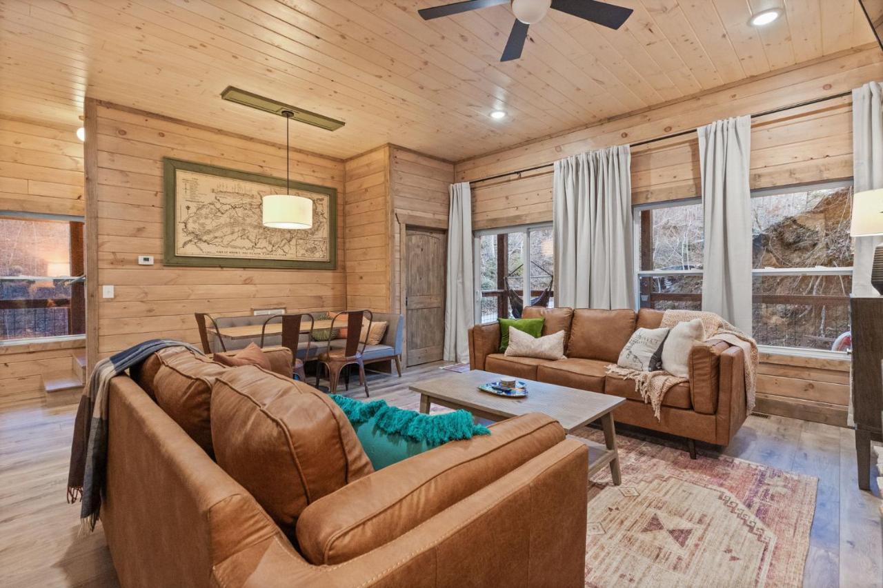 Mins To Gburg Sleeps 8 Hot Tub Arcade Area Pool Gatlinburg Exterior foto